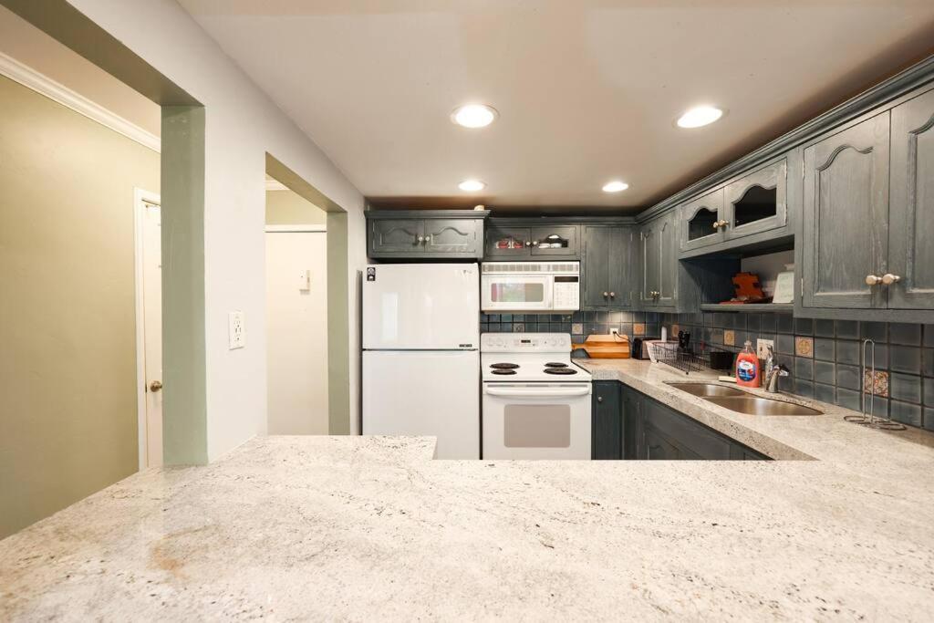 Chic Condo Steps From Petco Park Сан-Диего Экстерьер фото